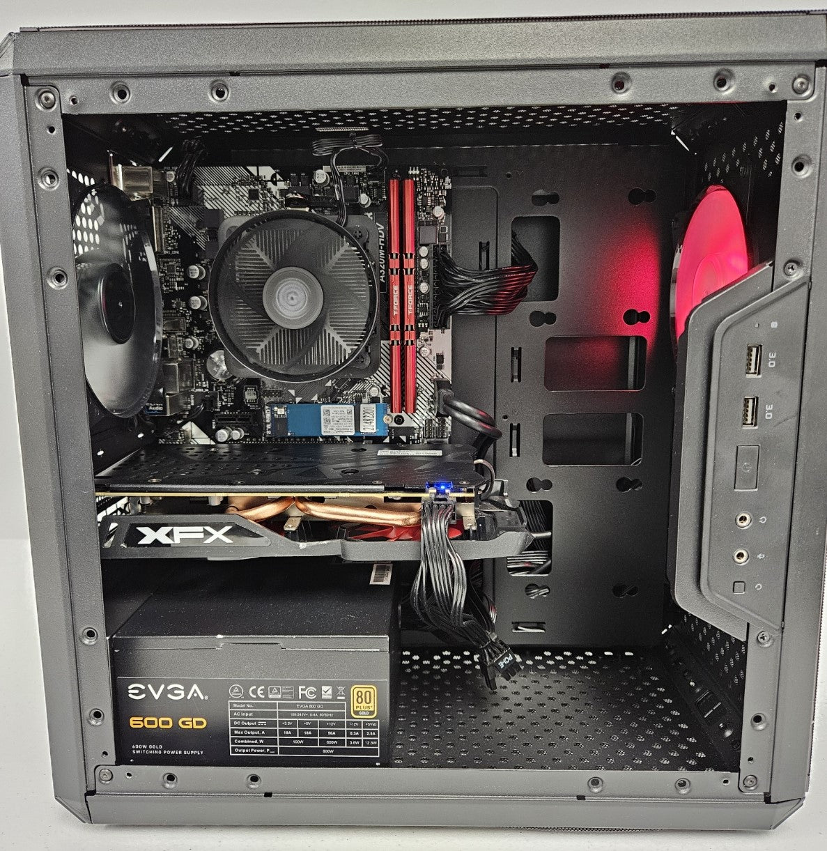 Masterbox Gaming Build AMD Ryzen 3 2300X / RX 570 / Windows 10 Home